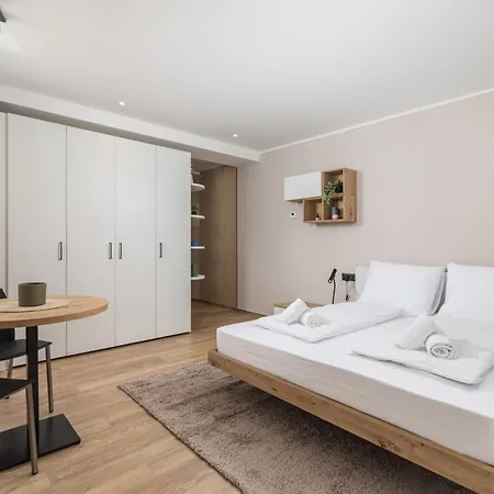 Belinda With Balcony *