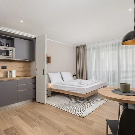 Belinda With Balcony אופטיה