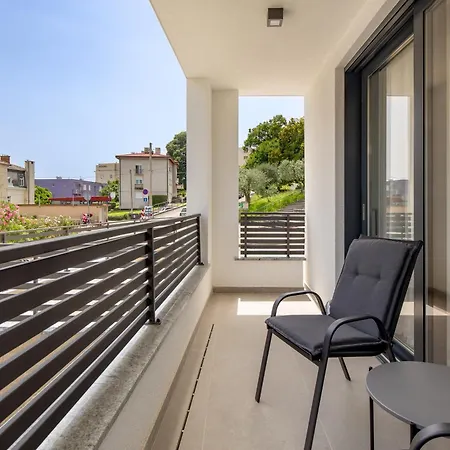 דירה Belinda With Balcony