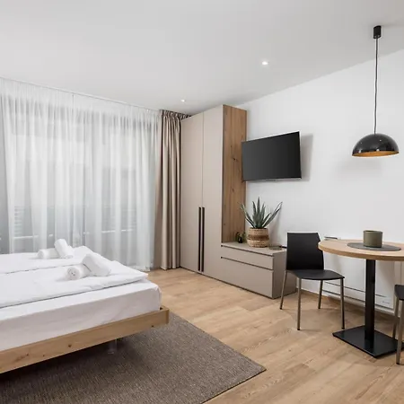 דירה Belinda With Balcony *