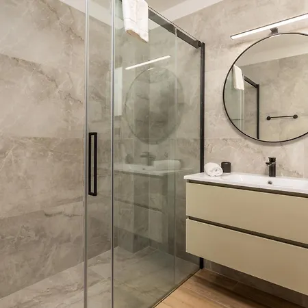 Belinda With Balcony אופטיה