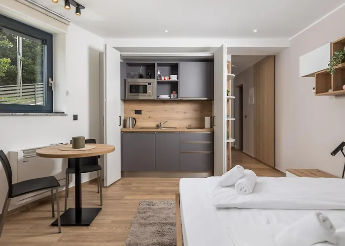 Belinda With Balcony Apartmán