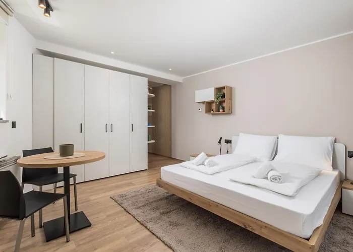 Belinda With Balcony *