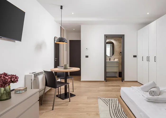 Belinda With Balcony *