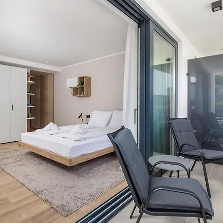 Belinda With Balcony * אופטיה