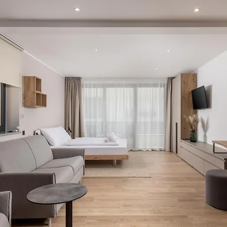 Belinda With Balcony אופטיה