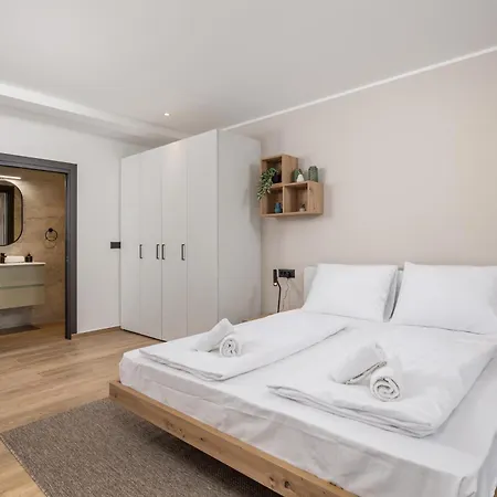 Belinda With Balcony דירה