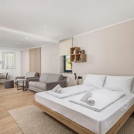 Belinda With Balcony דירה