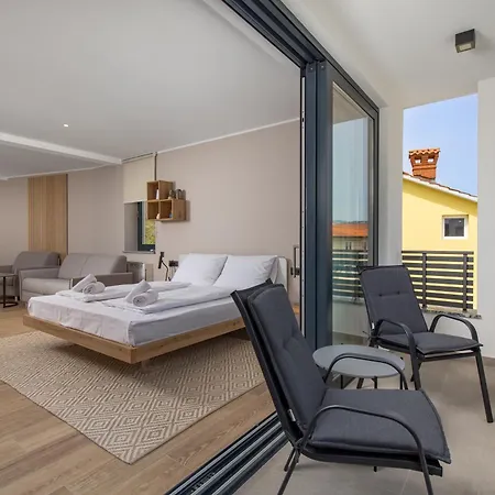 דירה Belinda With Balcony *