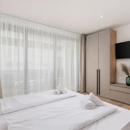 Belinda With Balcony *