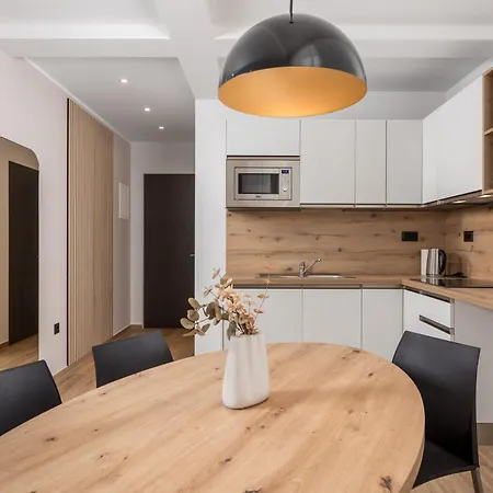 Belinda With Balcony דירה *