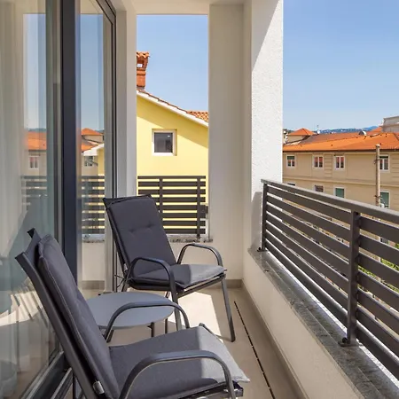 Belinda With Balcony *