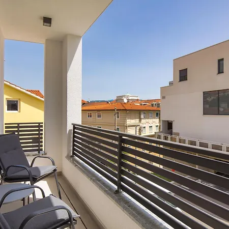 Belinda With Balcony דירה *